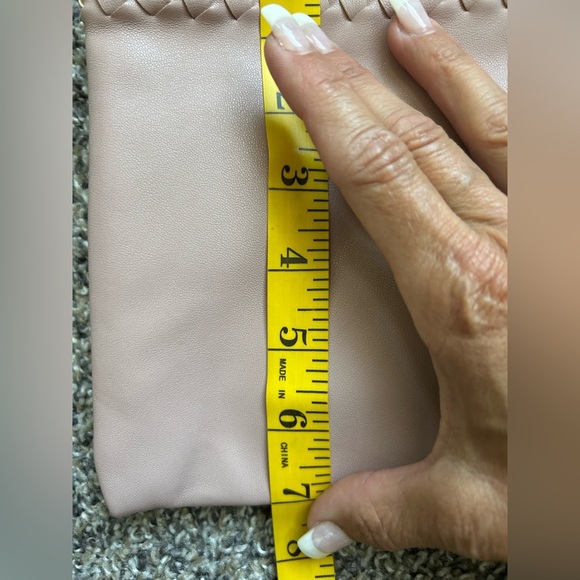 Deux Lux NWT vegan leather Maribel Double Zip Crossbody Blush Purse - Picture 7 of 12